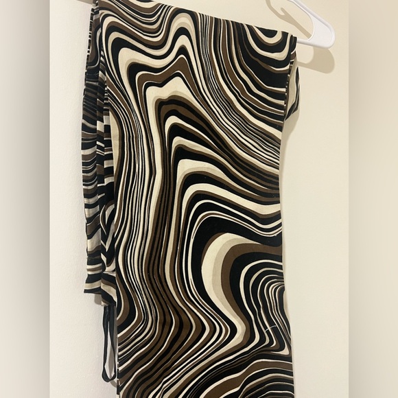 Beautiful brown swirl pants 🤎 - Picture 5 of 10